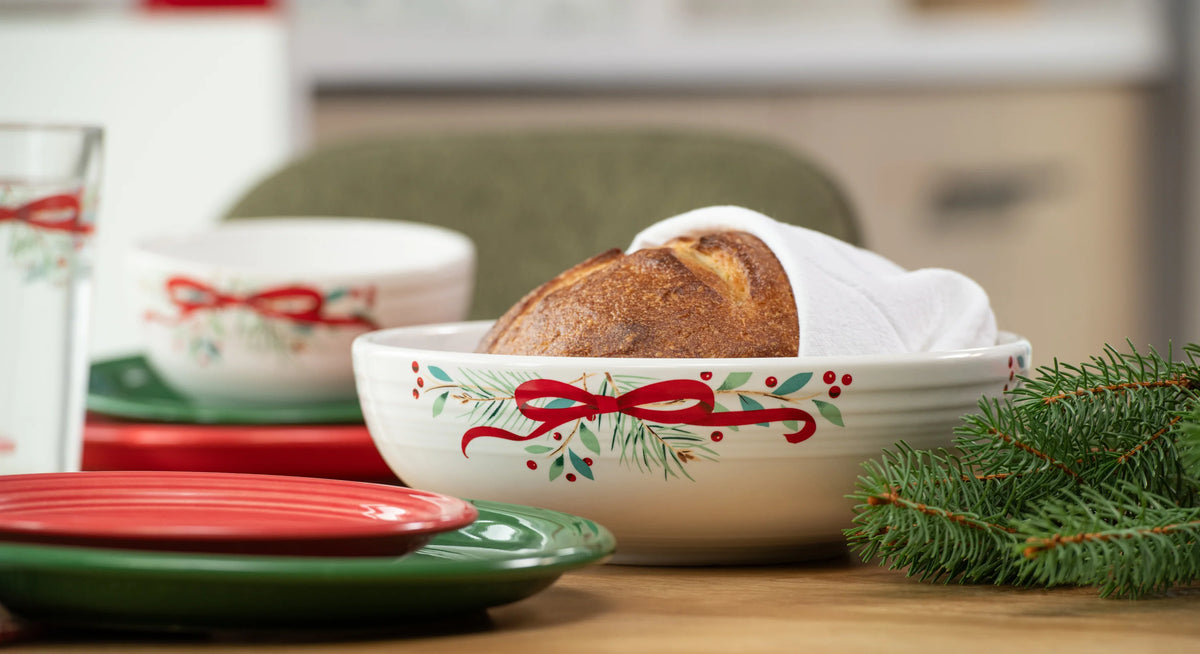Holly Berry Christmas Garland Bistro Coupe 9 5/8 Inch Large Bowl 68 OZ